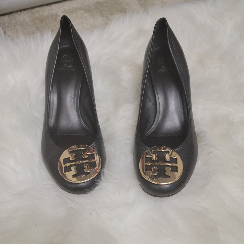 Tory Burch closed toe wedge, size 9. Worn twice, excellent condition